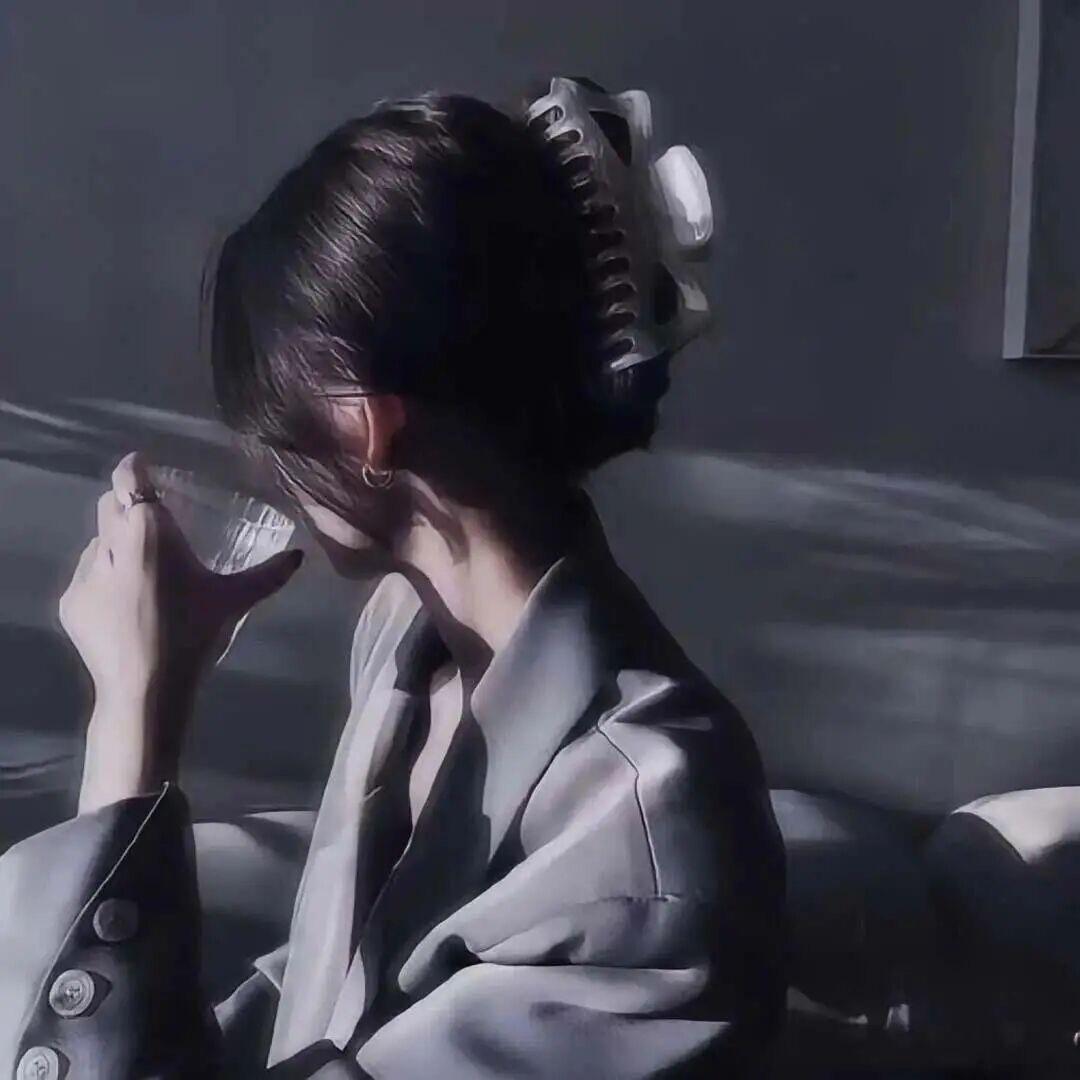 㣻罖