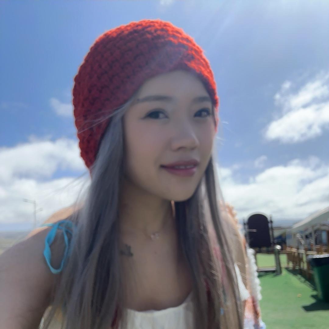 黄燕燕.