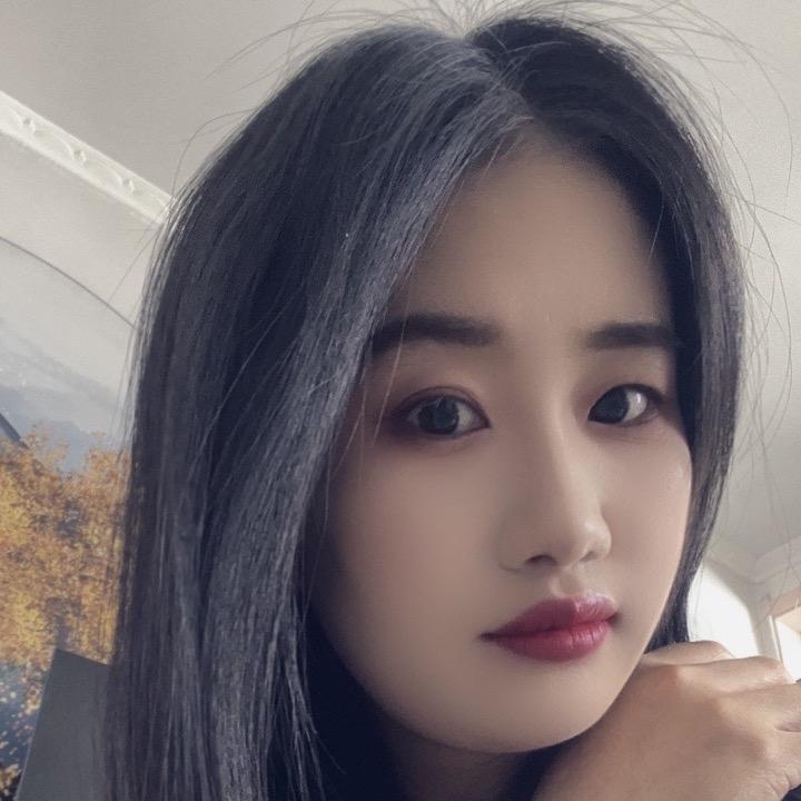 泽瑞铭砂锅麻辣烫老板娘