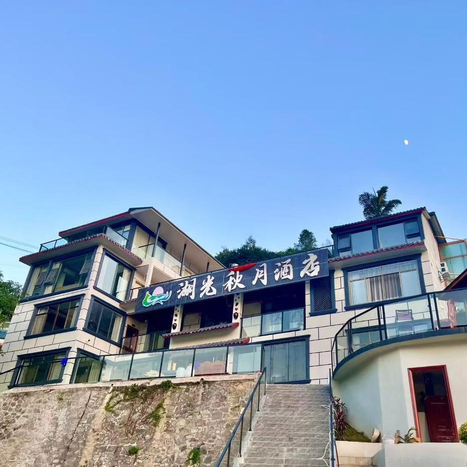 巴马湖光秋月度假酒店