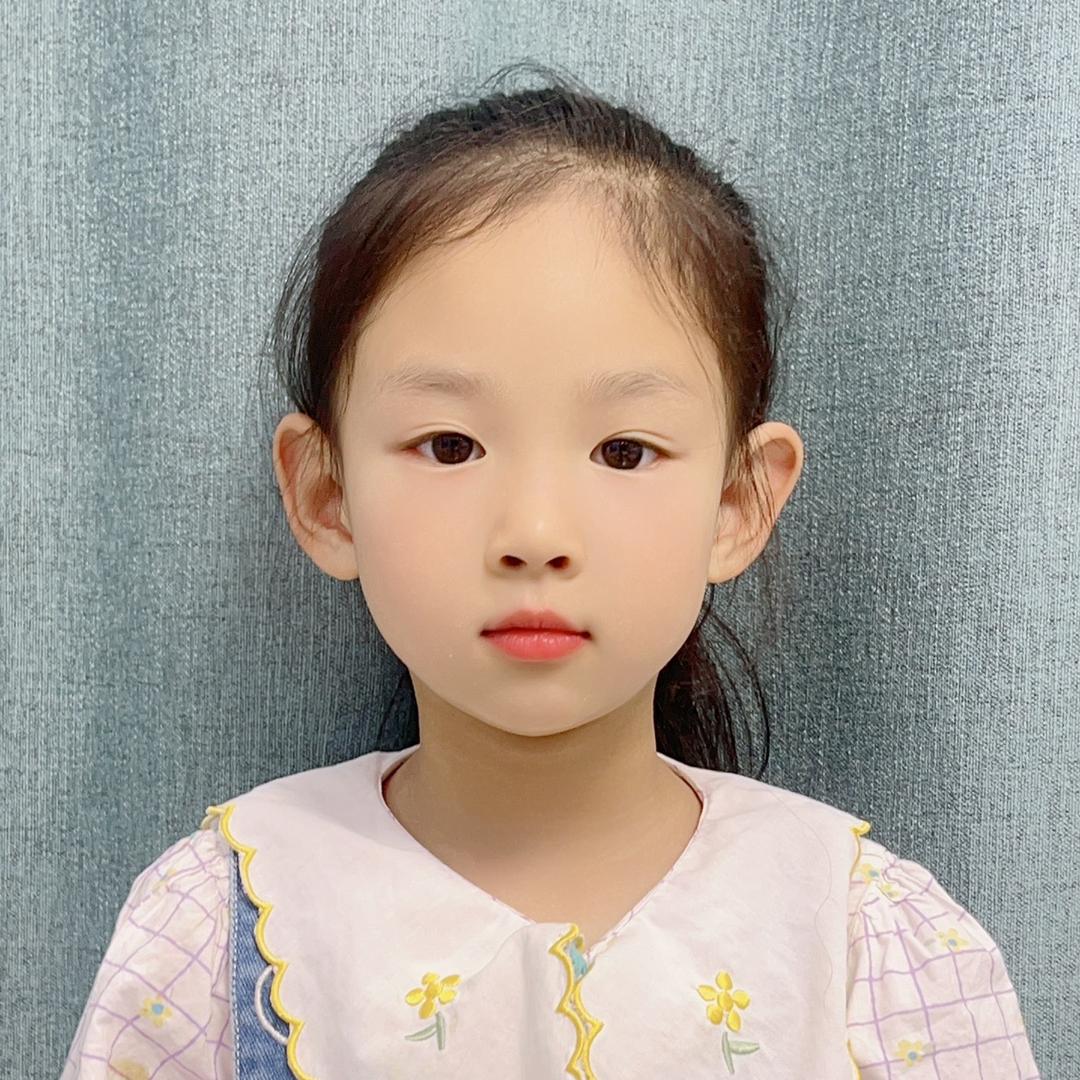 小诗雅吖