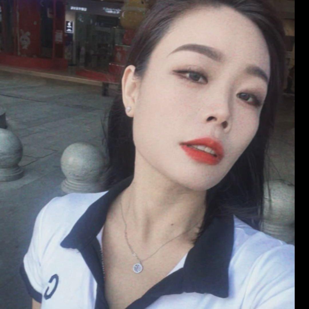 周周.