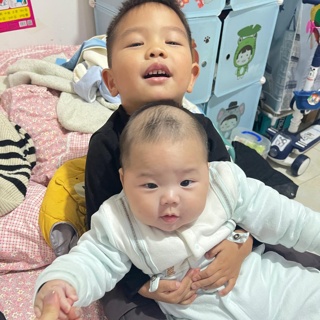 “嘟嘟牛牛”🌼 👨‍👩‍👦‍👦