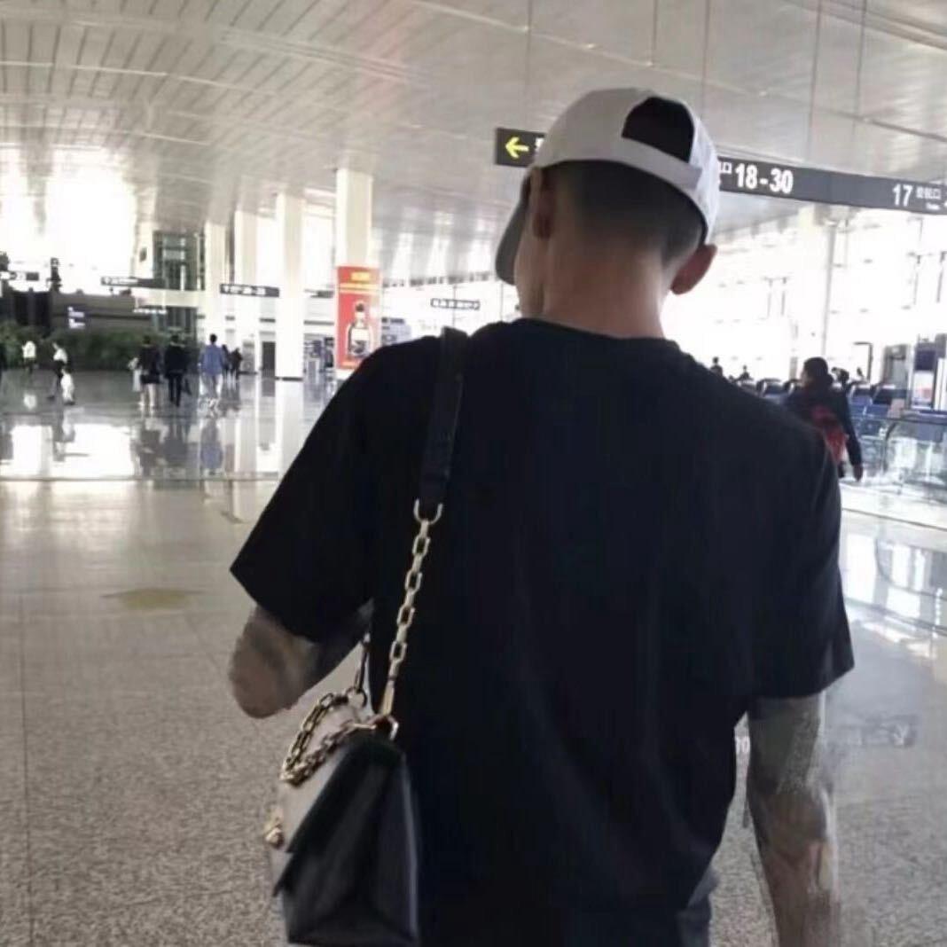 不怪她物质