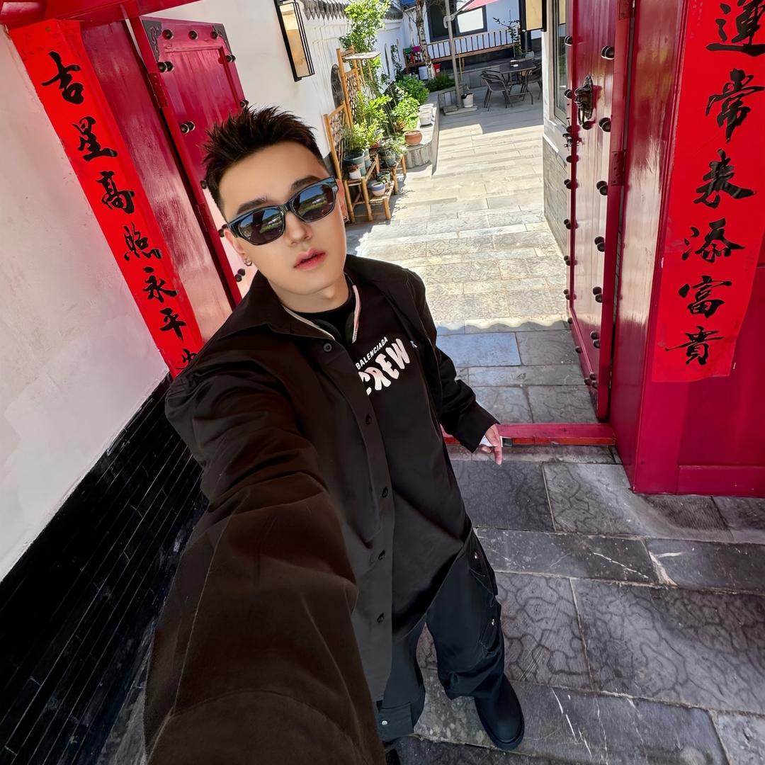 开心男孩儿