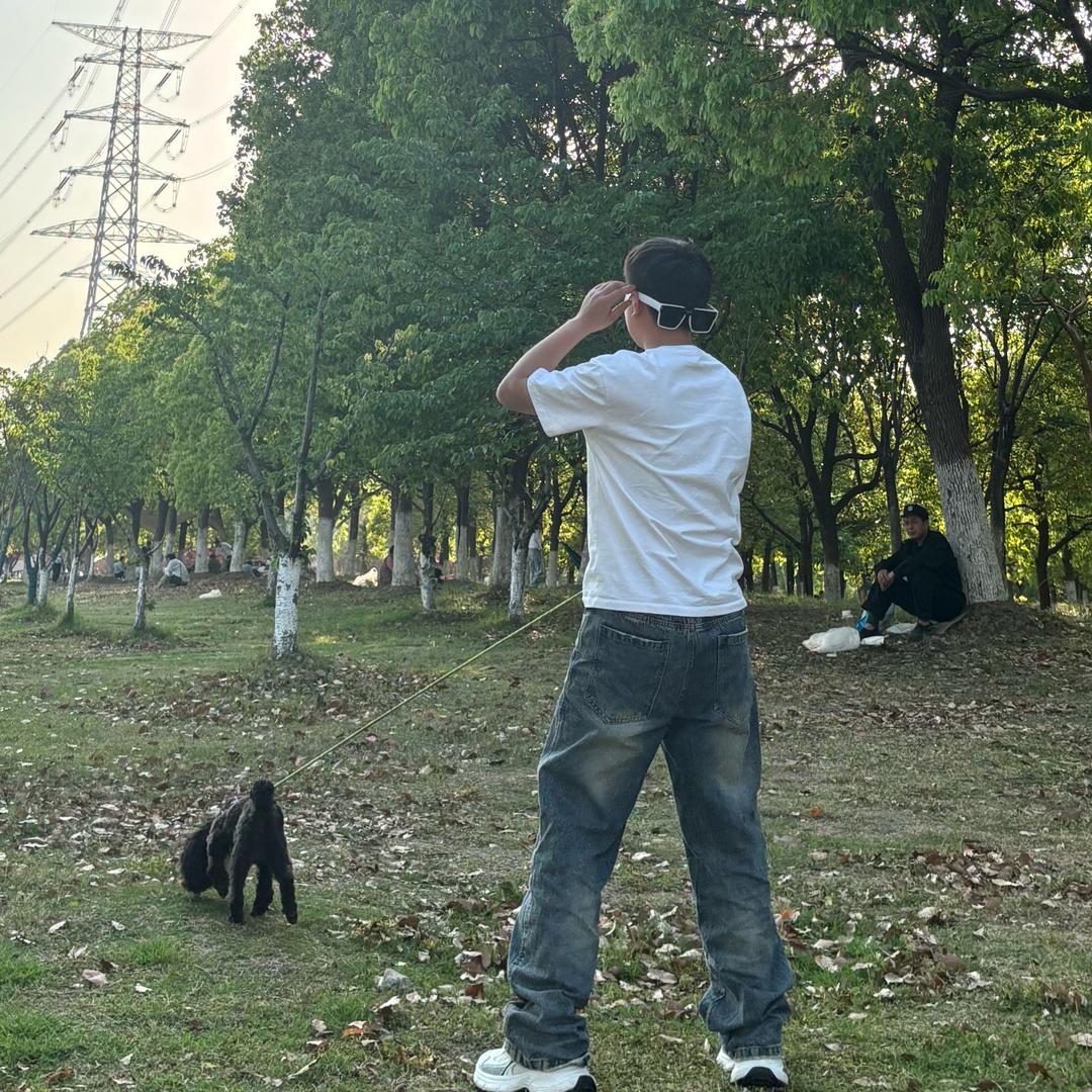 尤人.