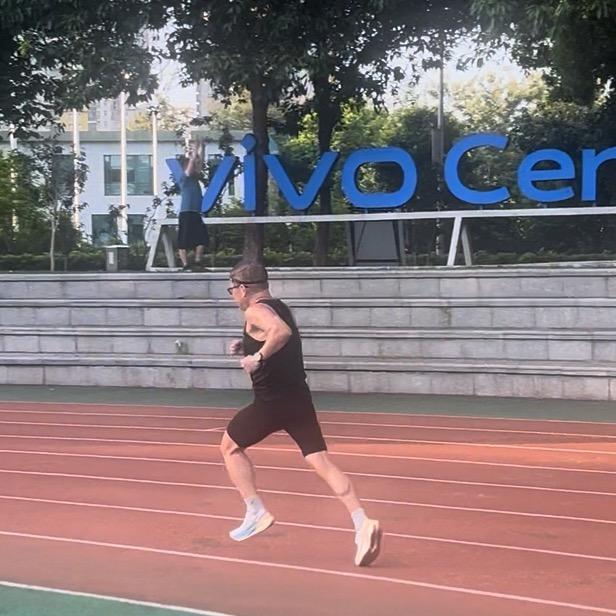 60岁全马破三