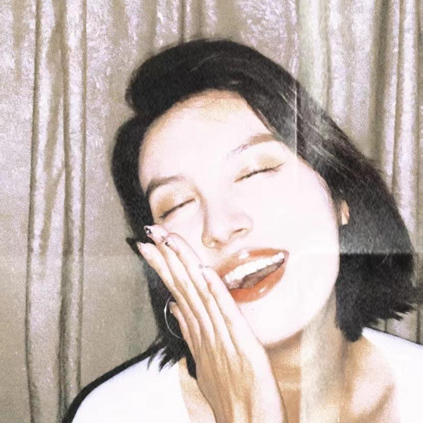 大美女一个