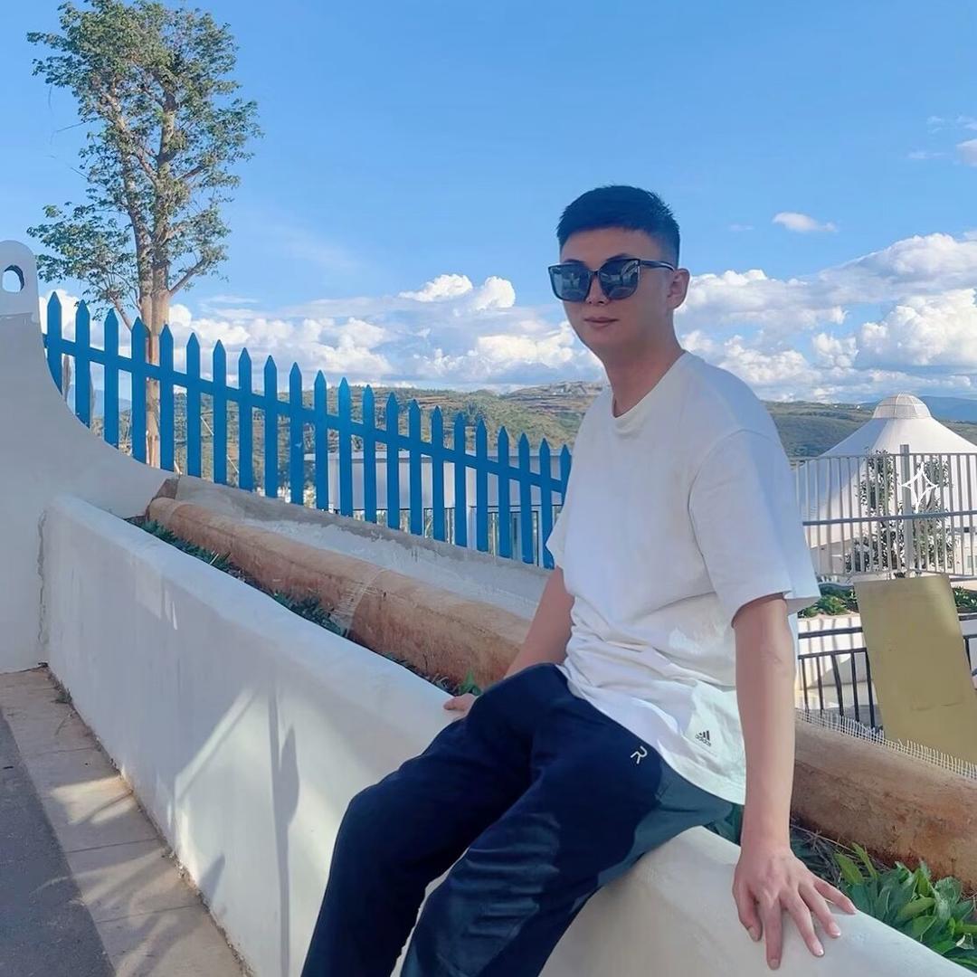 成都金融—侯宇