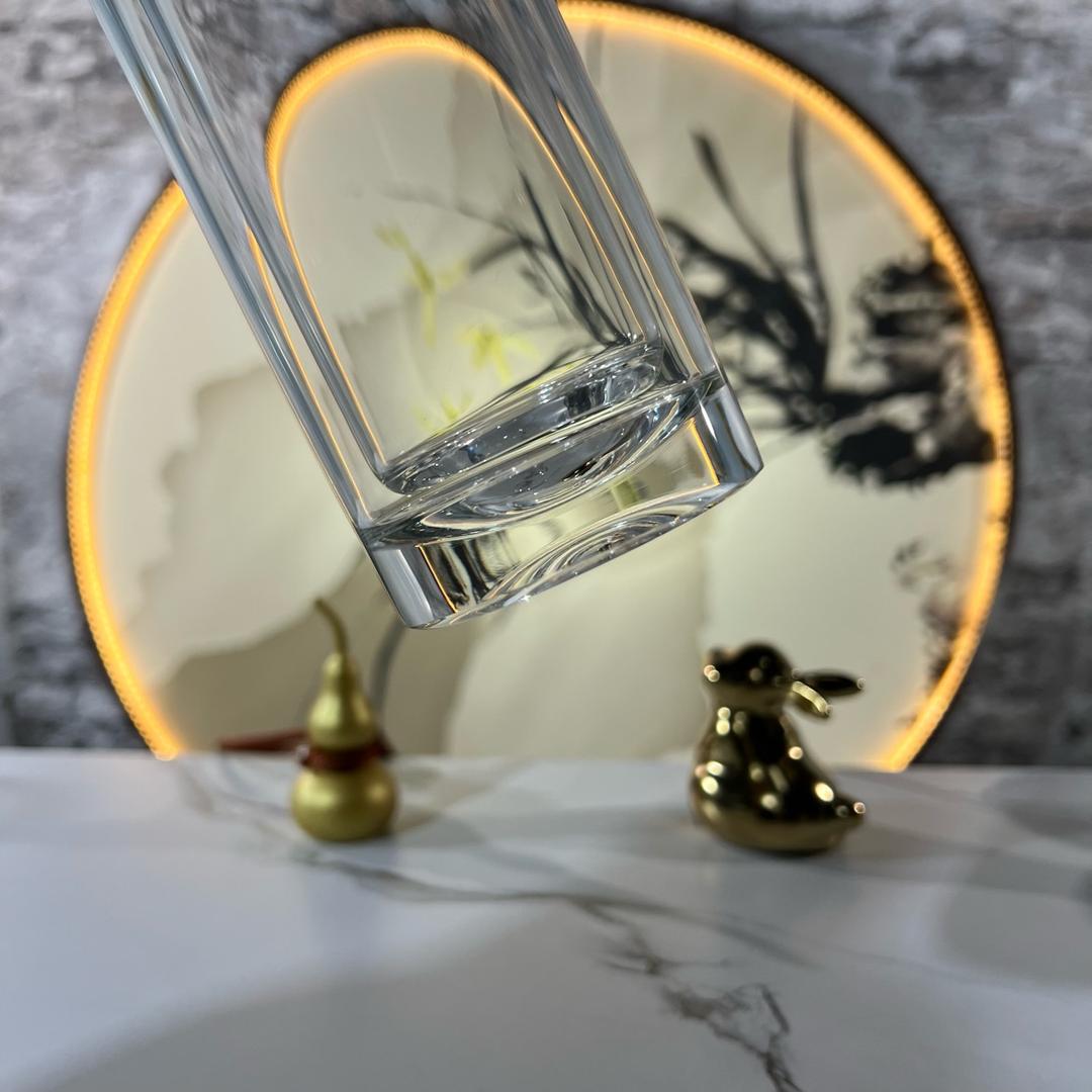 唯奈尔玻璃制品厂