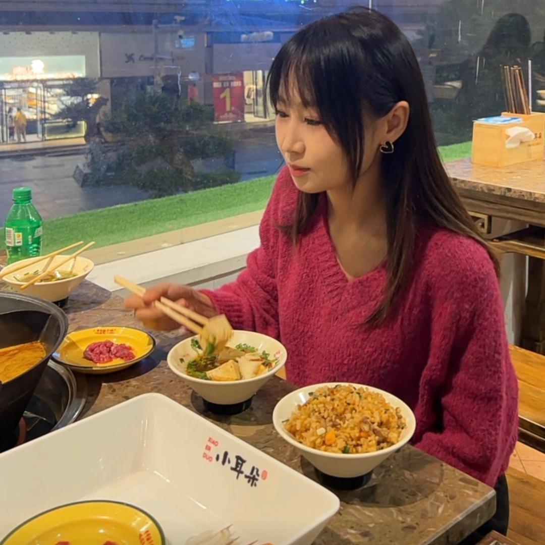 阿沐米饭吃一口