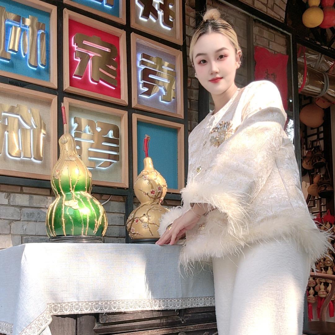 三个皮夹克