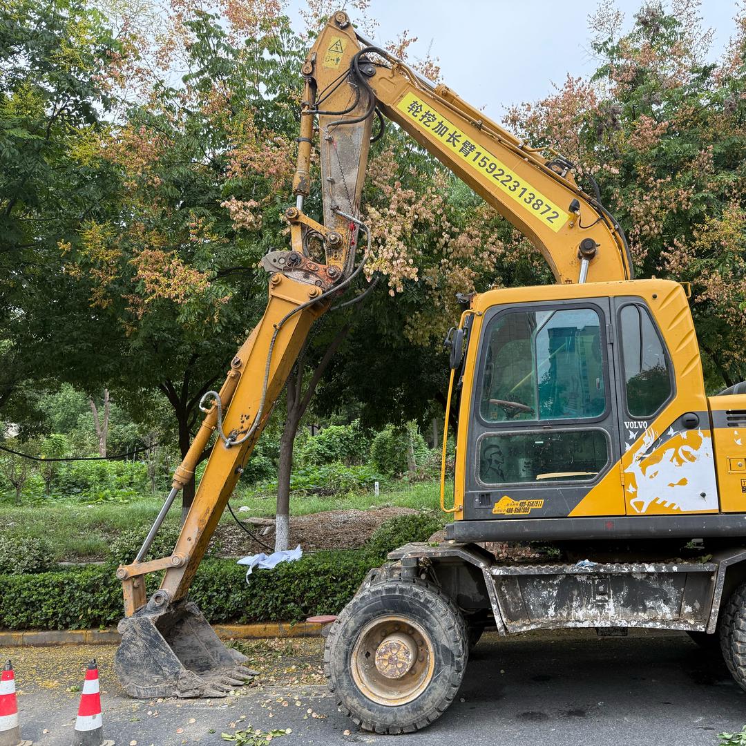 @芜湖首台150轮挖加长臂