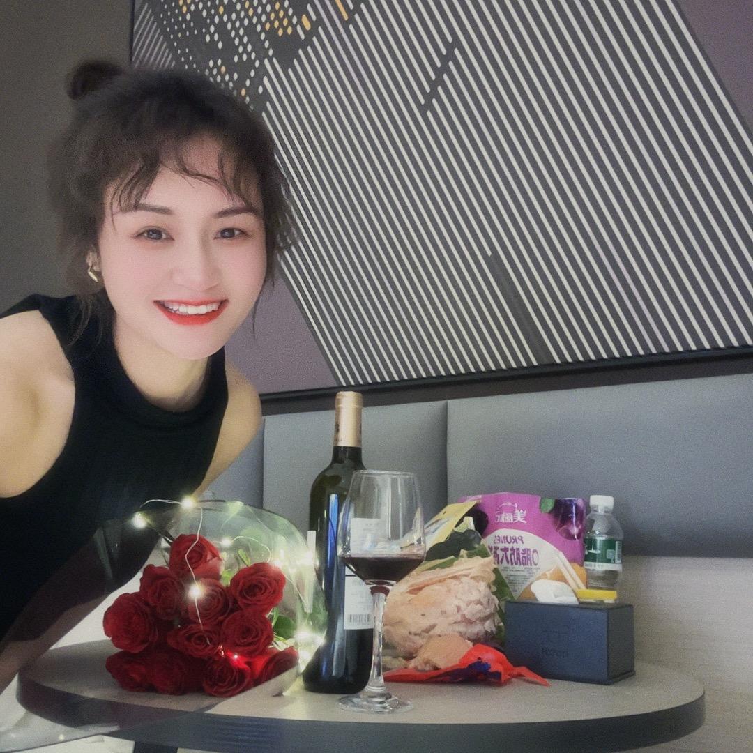 是小何子
