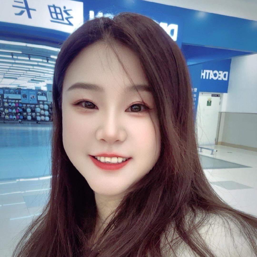 依 雯🌹