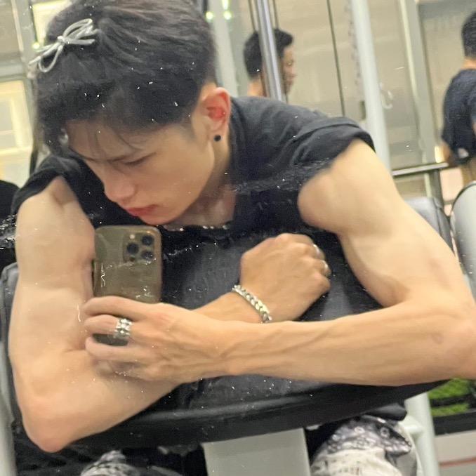 周小毅💤（僵硬版）