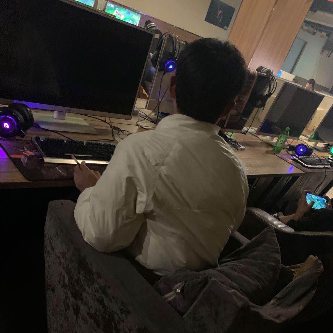 东奇.