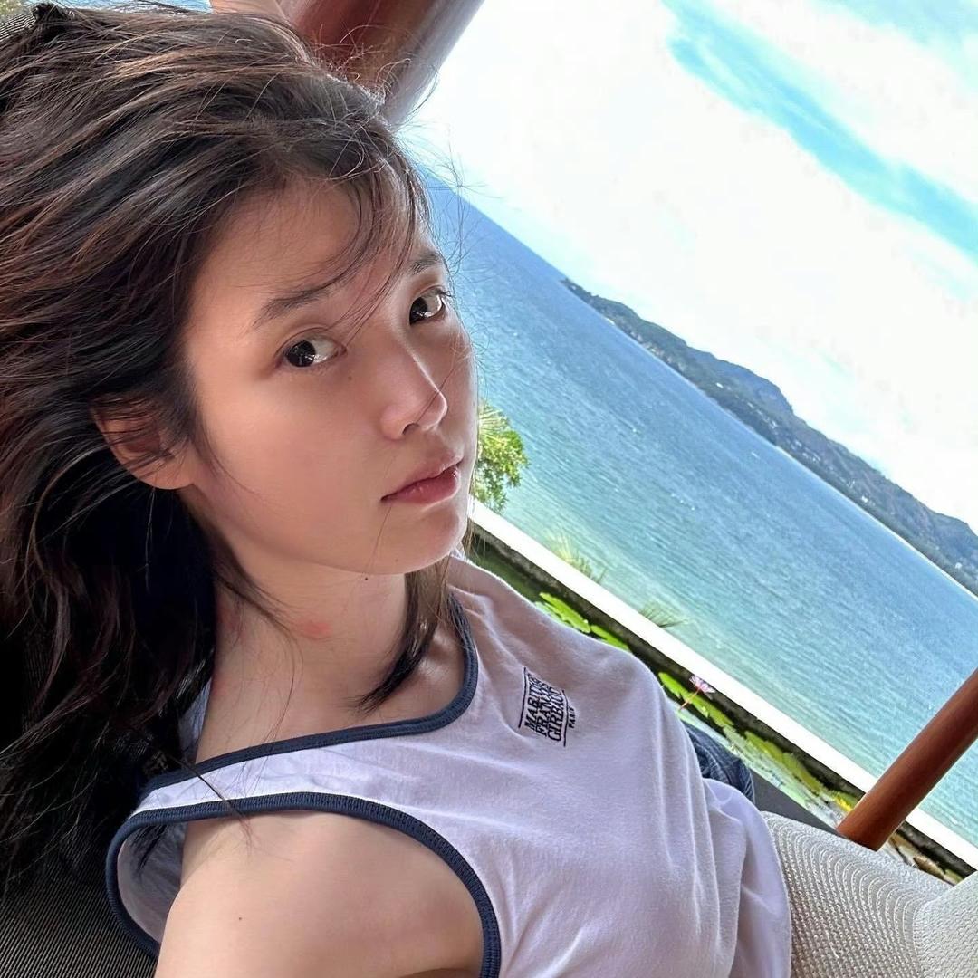 小脸一红