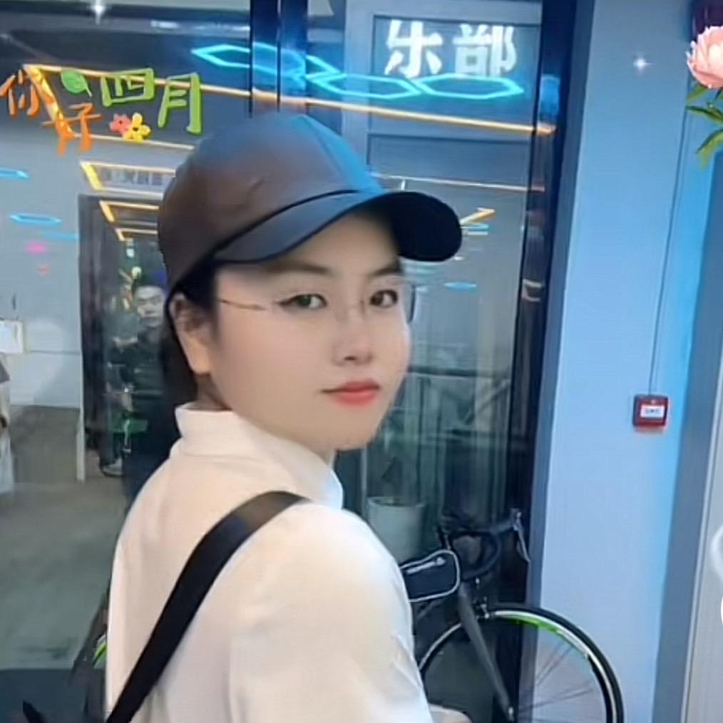 彭婷【广东·承蒙厚爱😊】