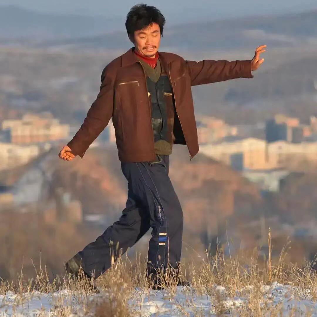 A。调皮可以，晒脸真揍你