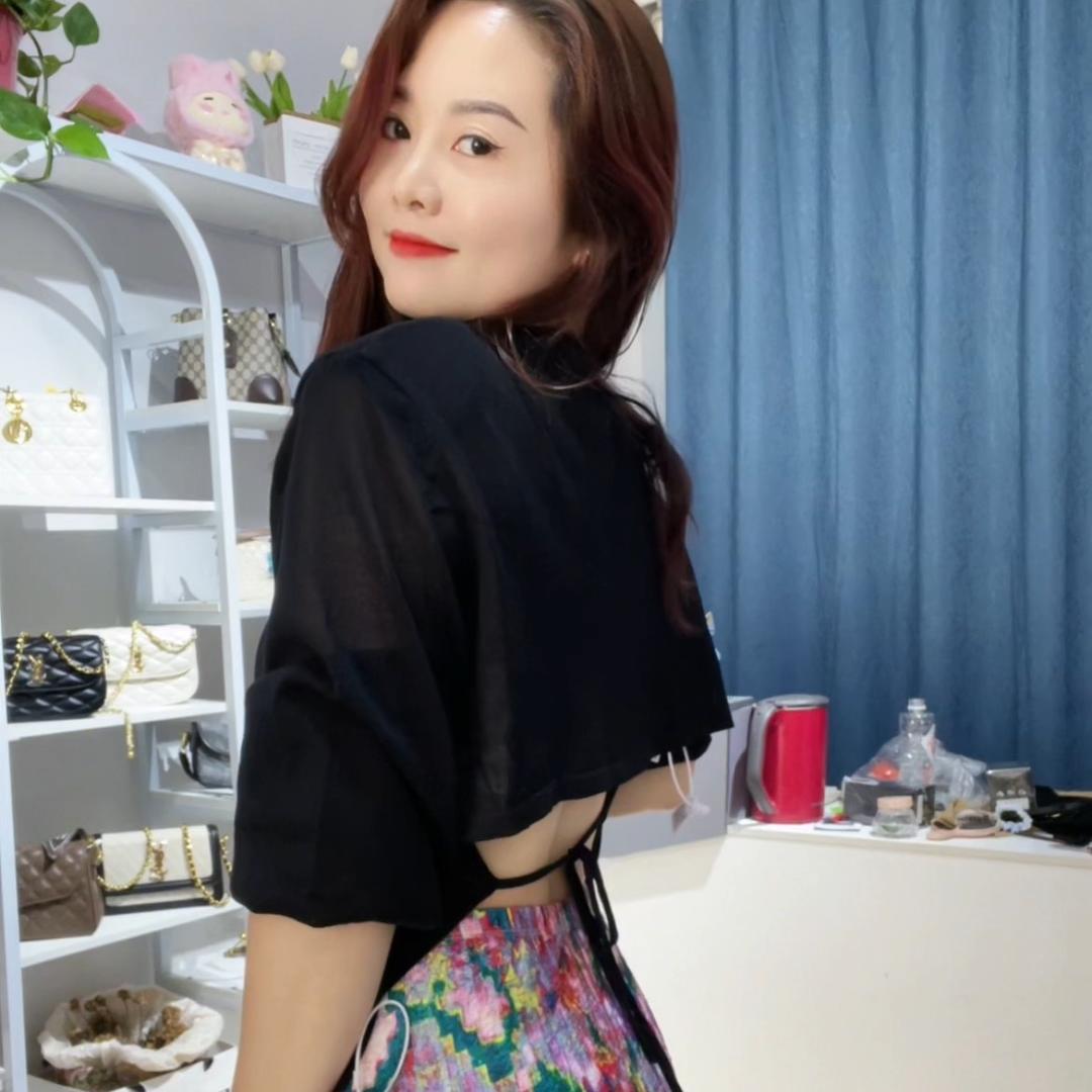 哈喽   我叫静娟