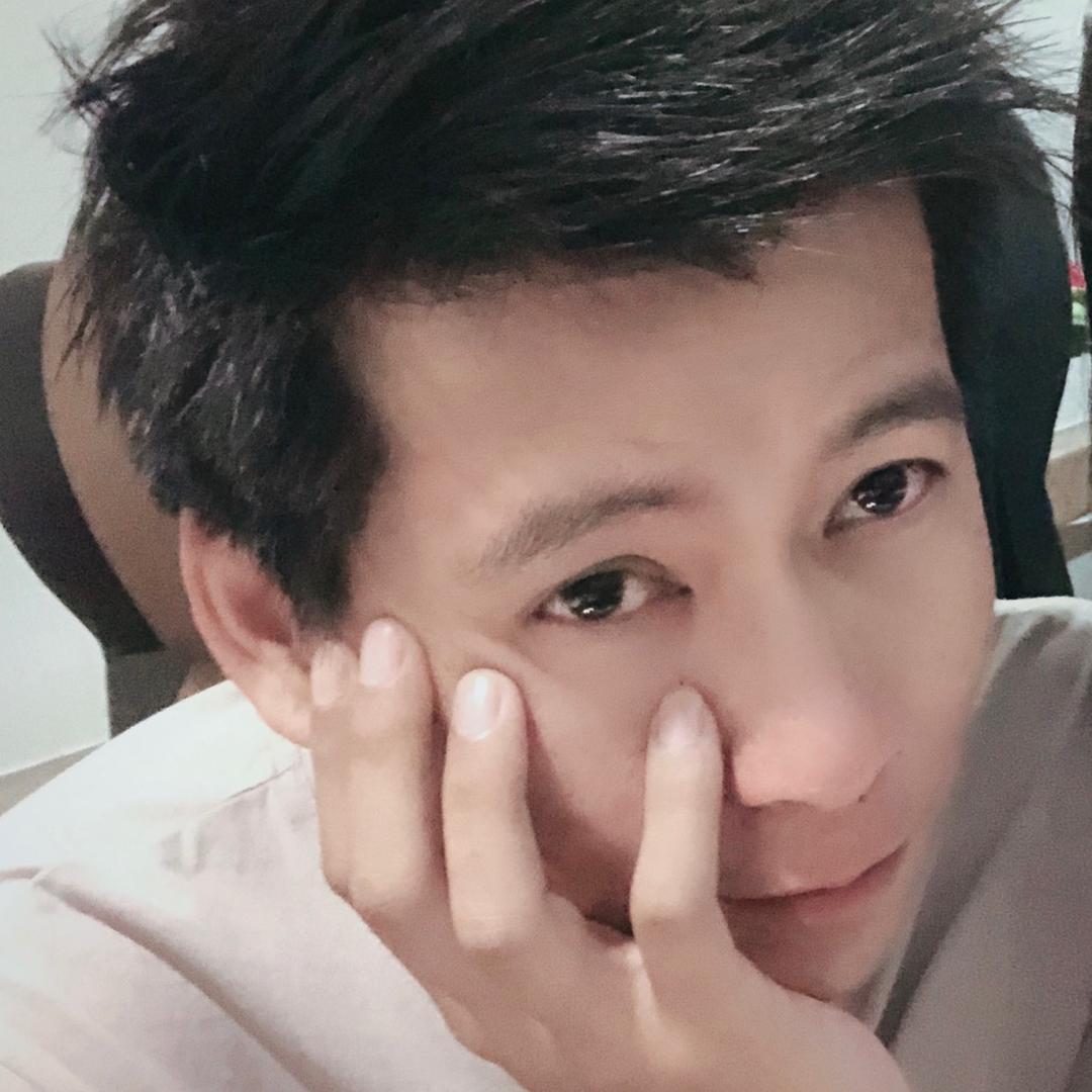 左手刺小船海筏