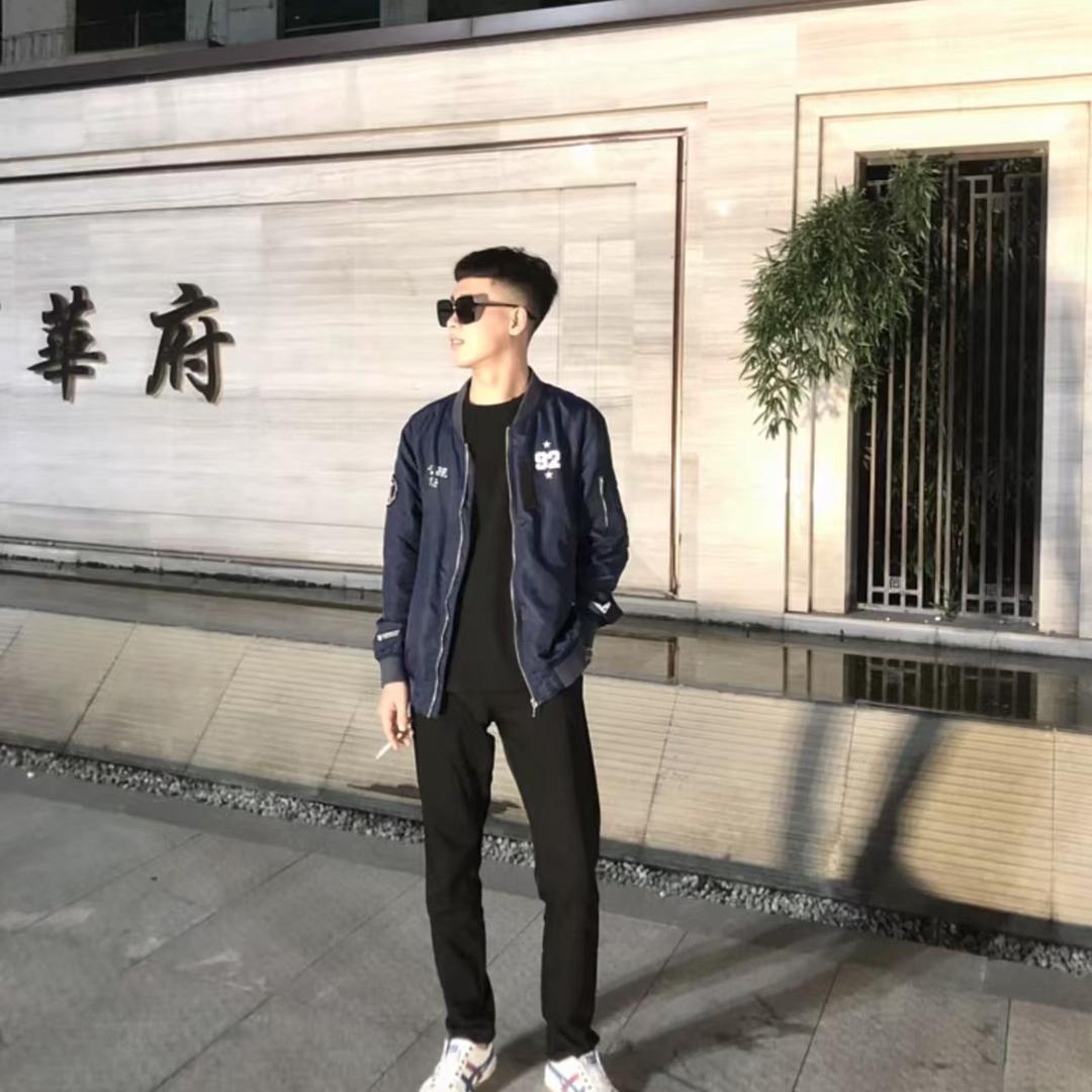 在她身边