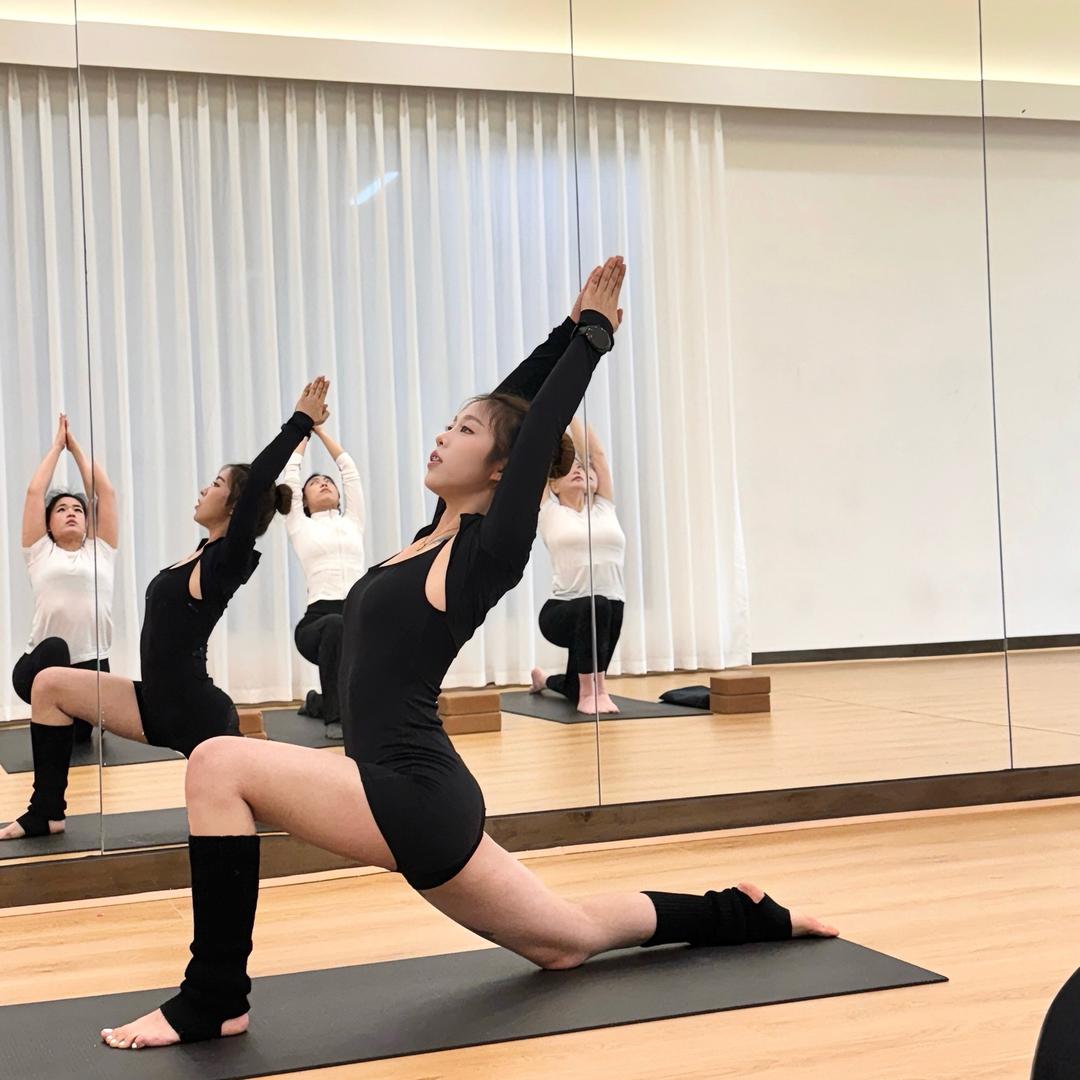 瑜伽普拉提小小