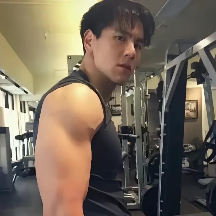 李 佳 豪
