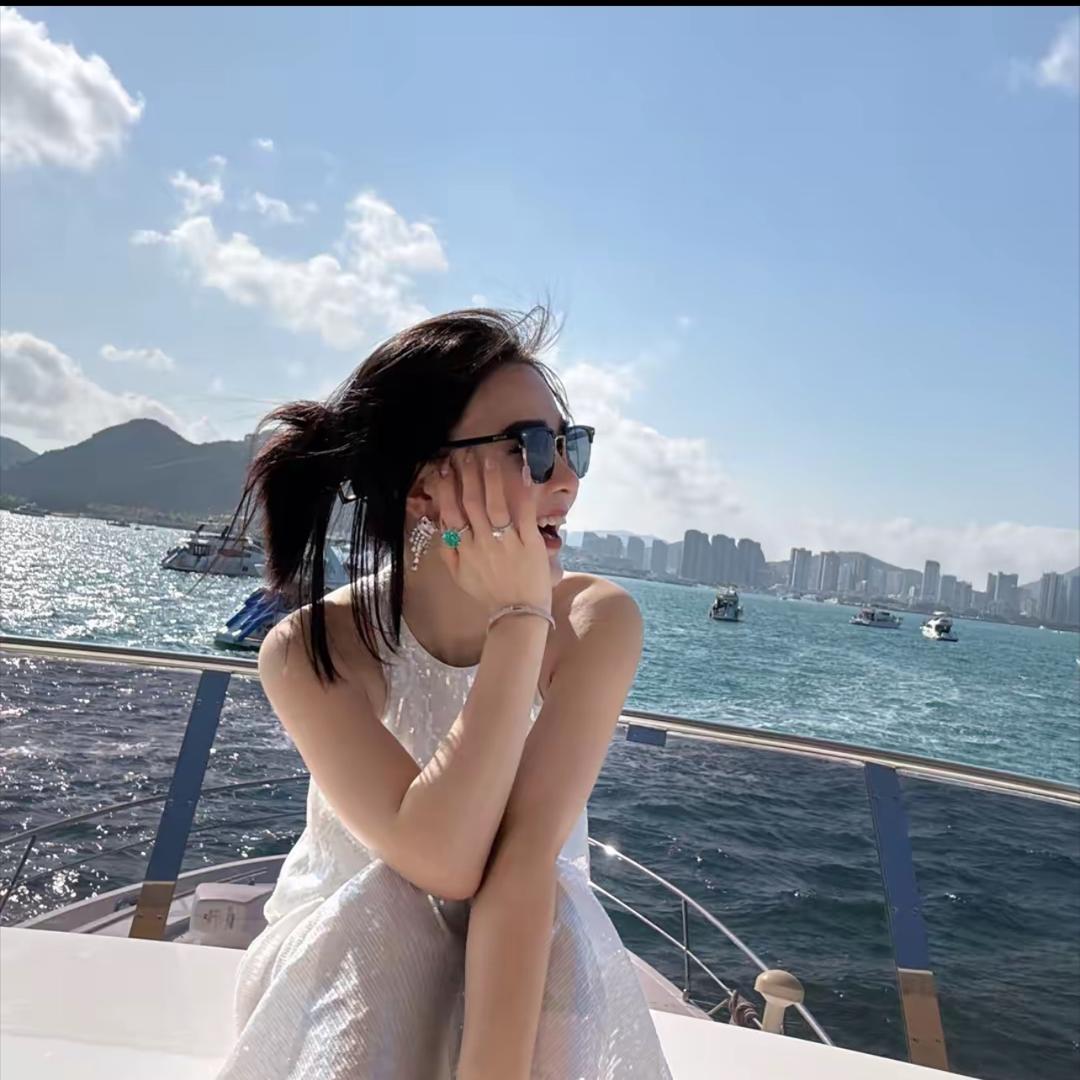 袁艺灵（时尚穿搭）