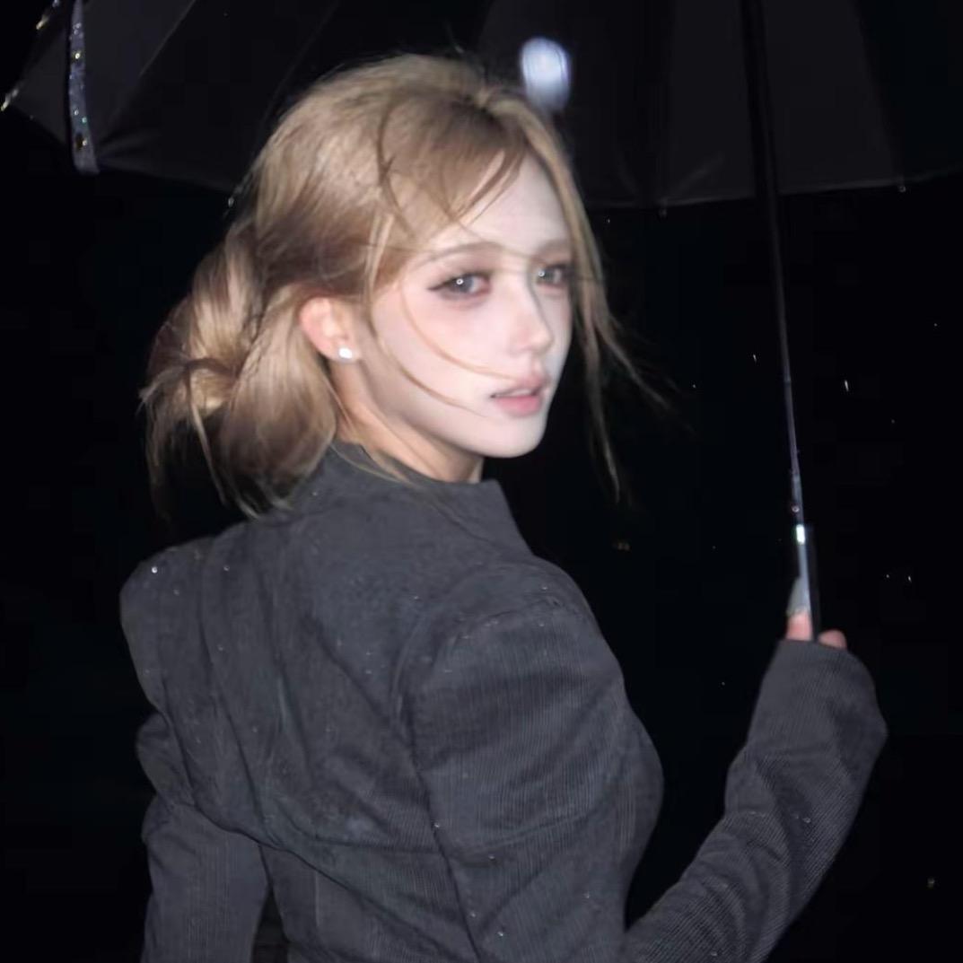 女主小美！