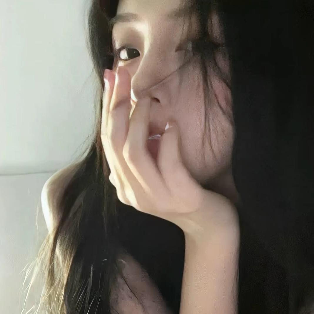 腼腆小美