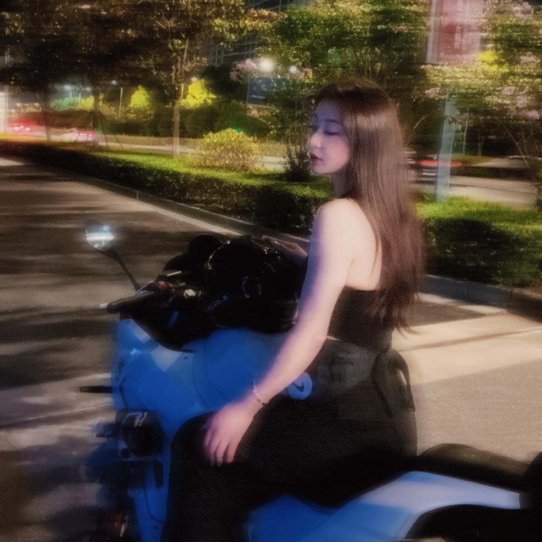 娜娜👑