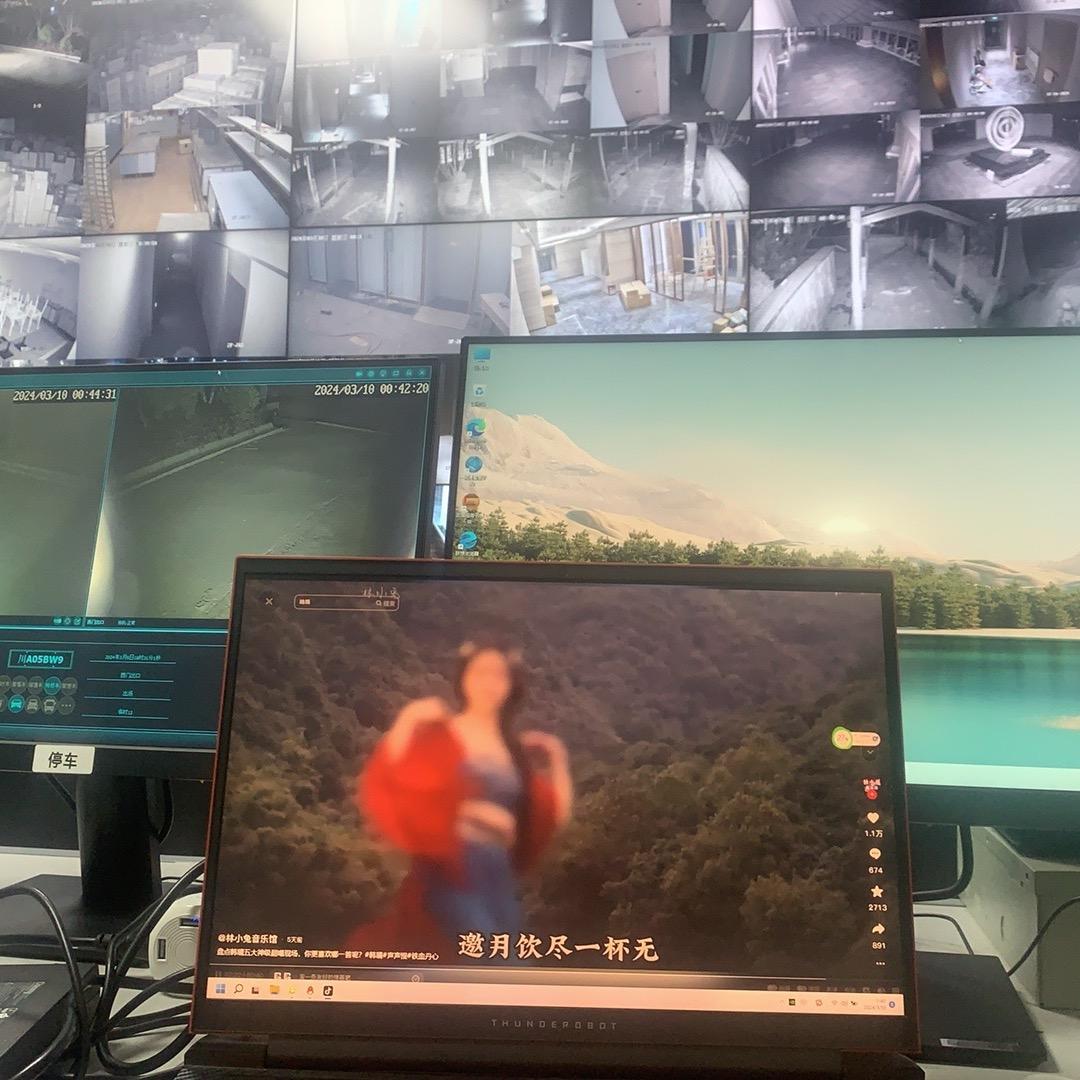 无聊就发呆的小趴菜(我不是小付)