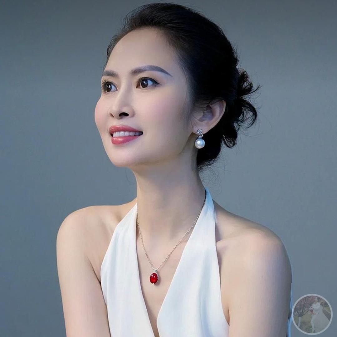 女主脚鞋店