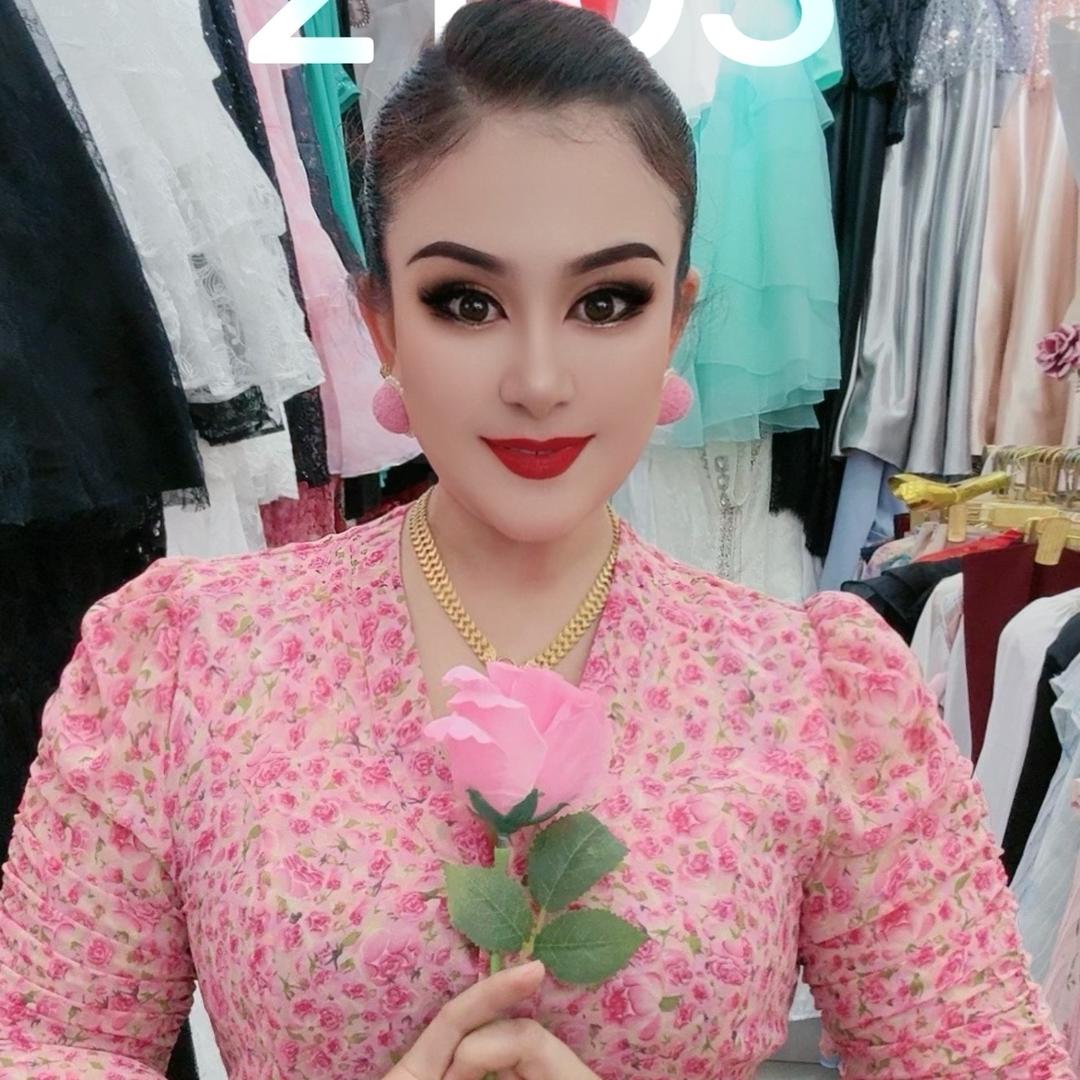阿瓦提县帕孜来提服装店