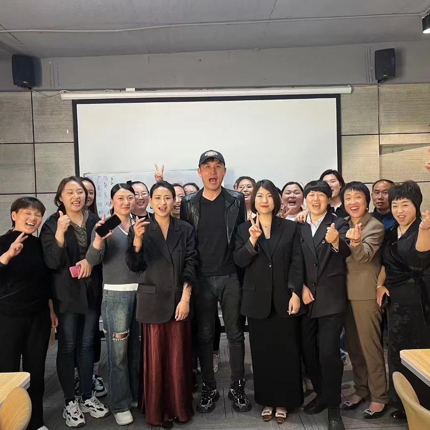 在大商丘做不露脸读稿子