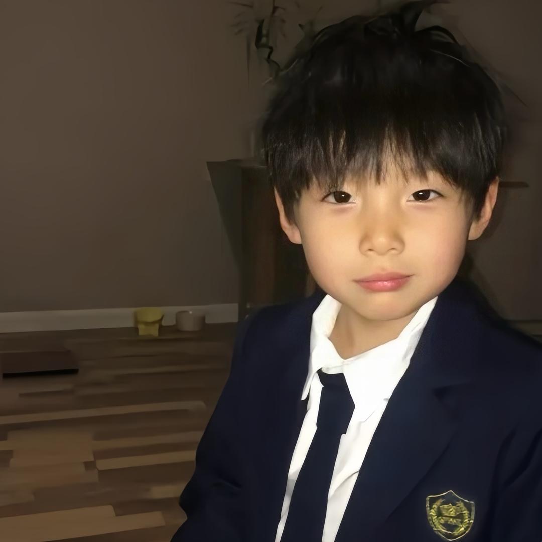 主 角.