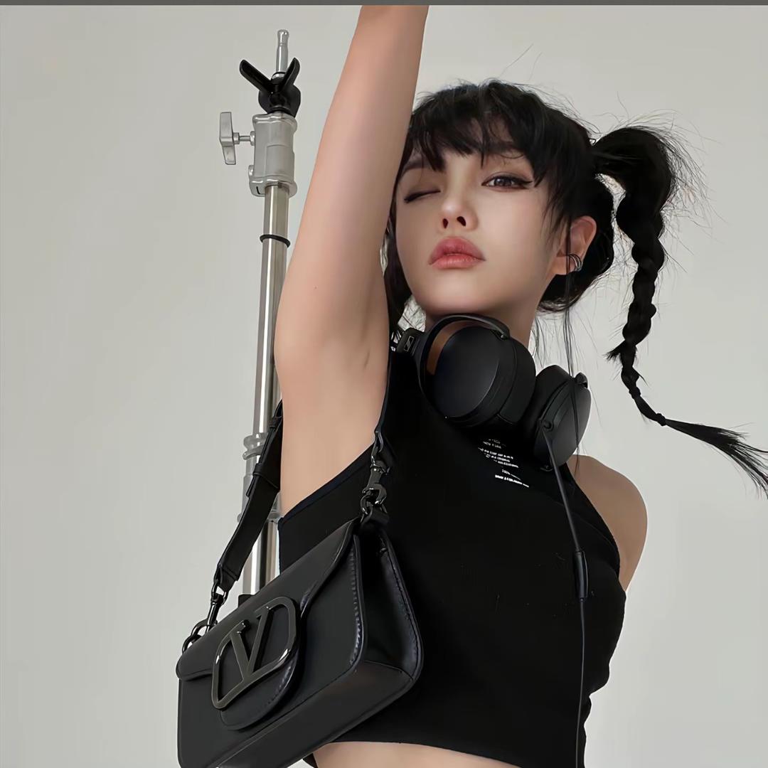 小鱼爱吃鱼