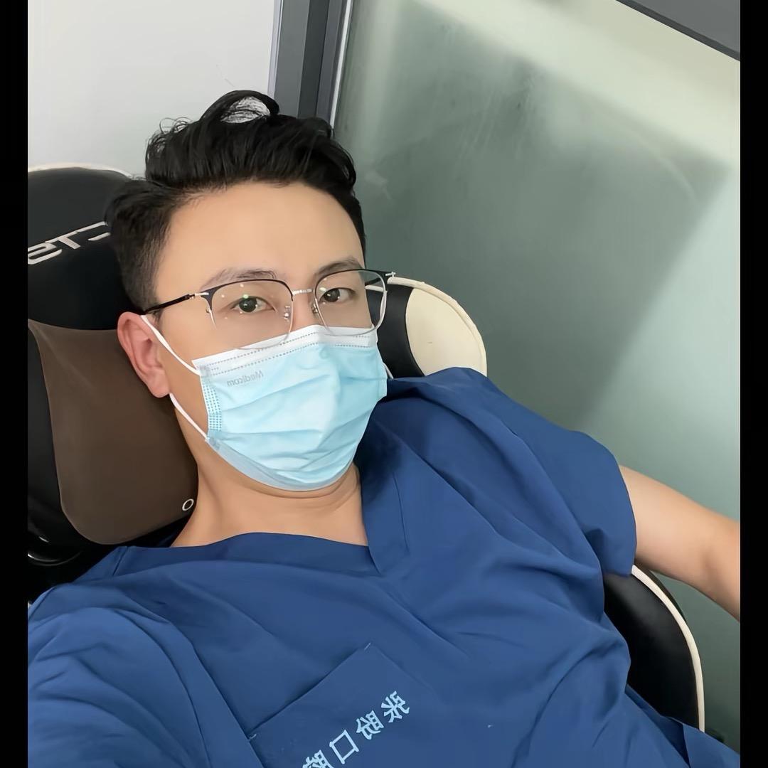 你牙坏了。
