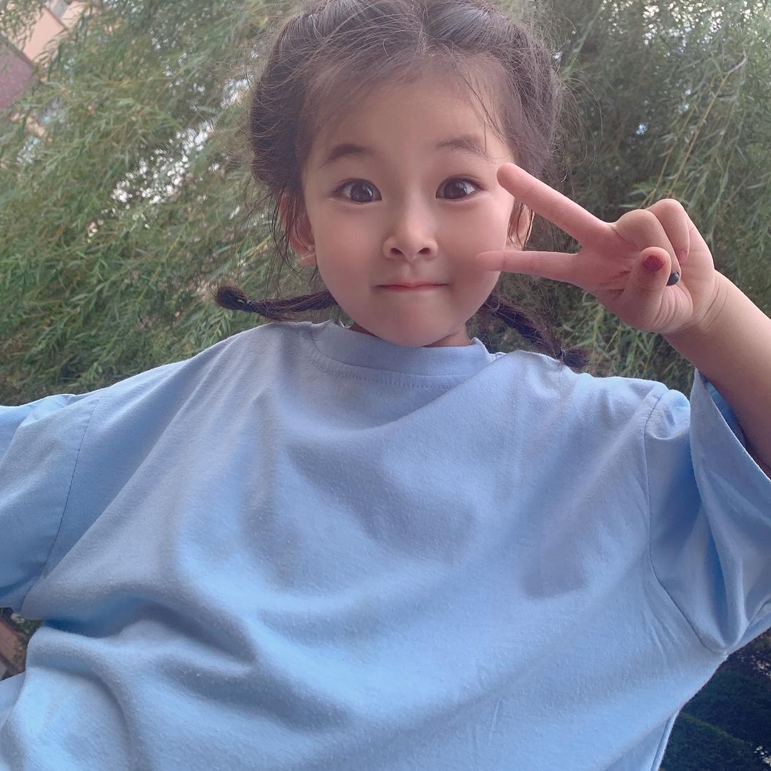 8090小两口摆摊儿