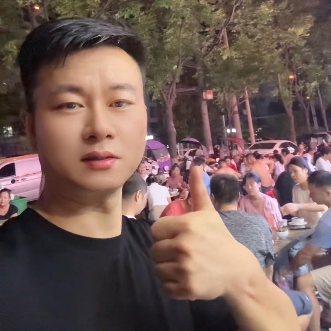 枣阳 阿亮干锅鹅翅王  地摊牛排锅。
