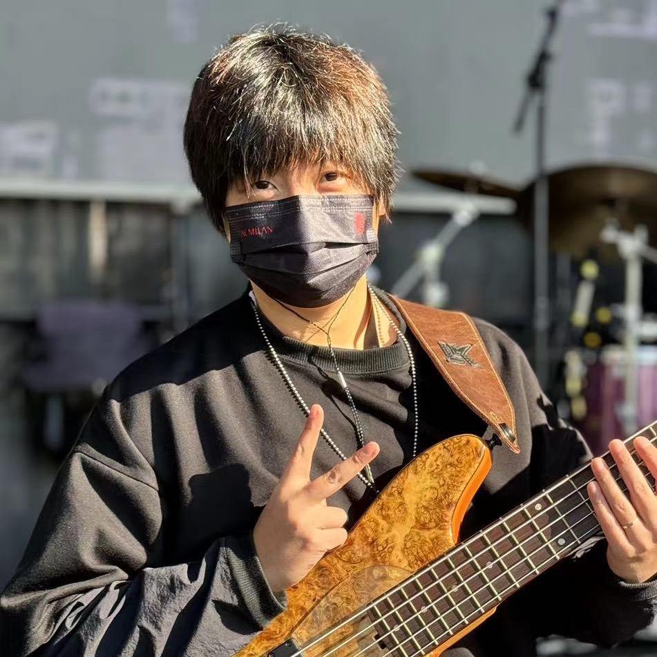 宣一亨Hento贝斯