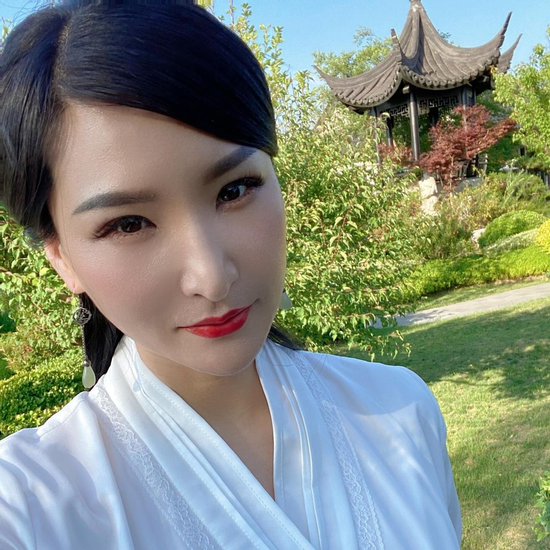 墨娇中式美学服饰个体店直播