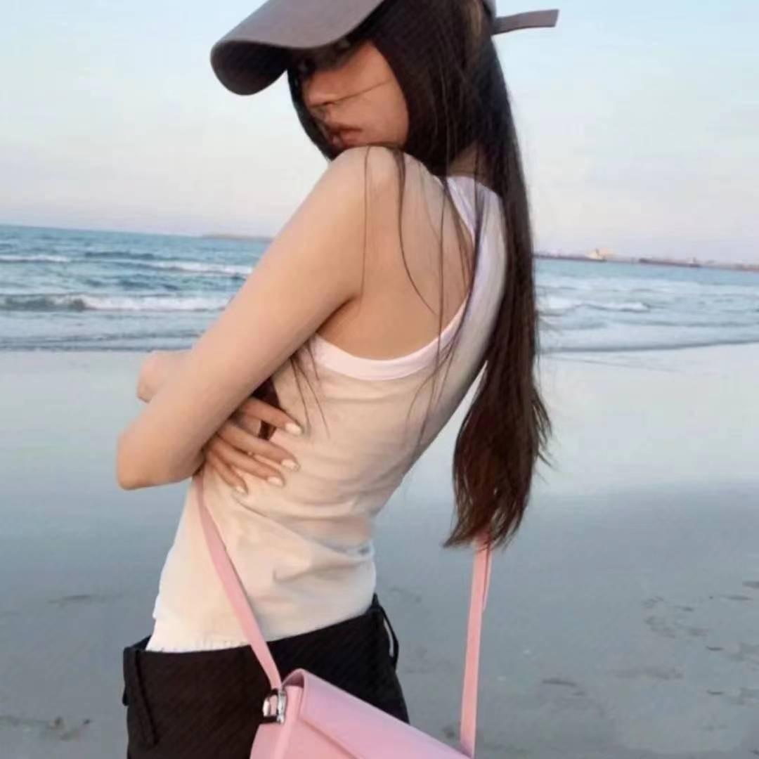 香港莎莎轻奢潮服仓