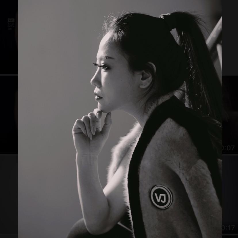 丽娜.