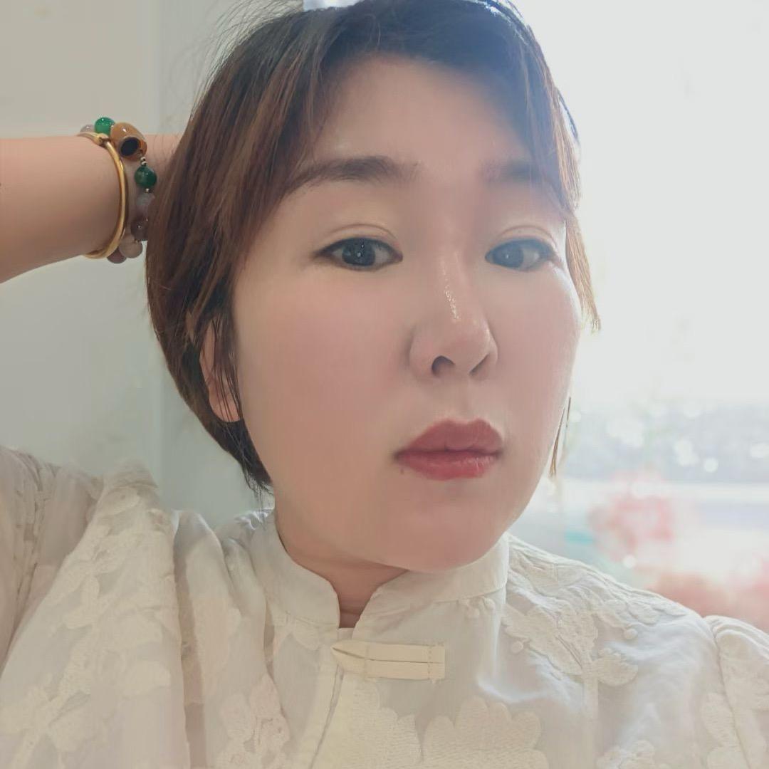 荣城中央公园老嫂子“荟宝”