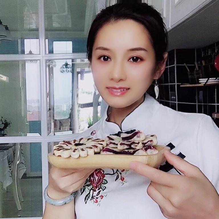 太阳下的蔷薇花