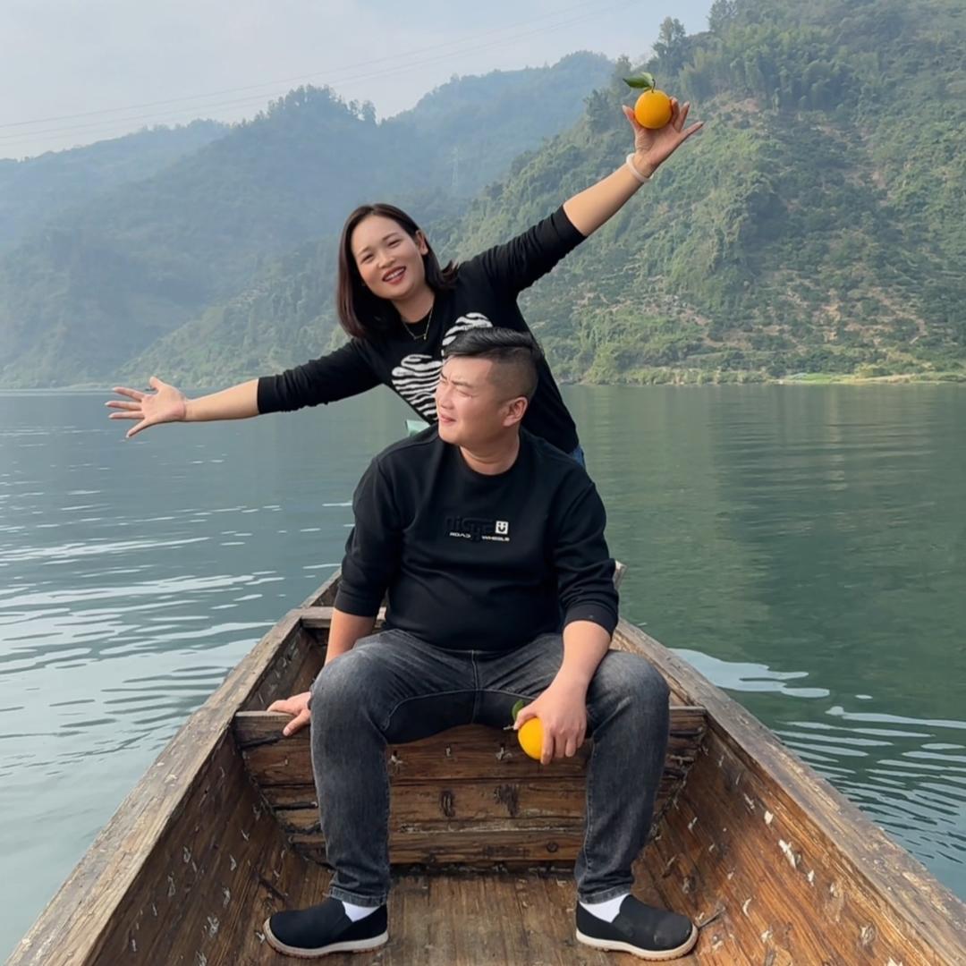 超哥和龍龍在乡里