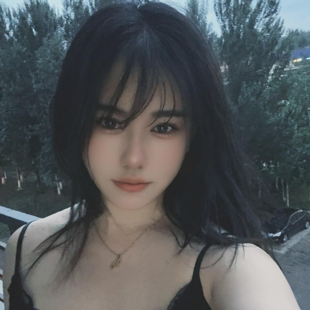 李妍.